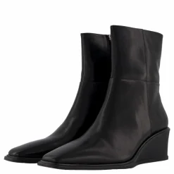 Aino Black