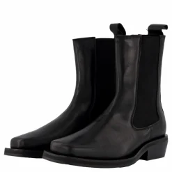 Anine Black