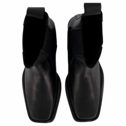Anine Black