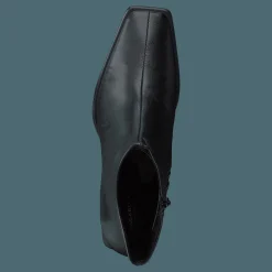 Hedda Black