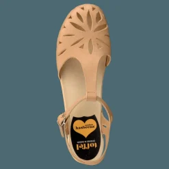 Lacy sandal nature