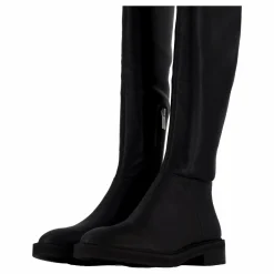 Leza Black