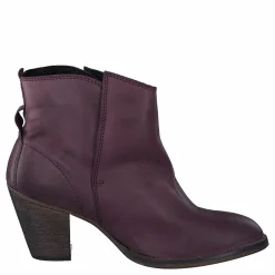 Mustang Heel Boot